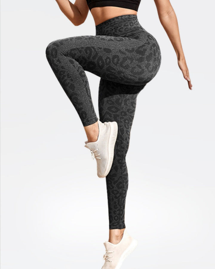 High-Waisted Seamless Leopard Print Yoga Pants with Tummy Control and Peach Lift for Stylish Outerwear