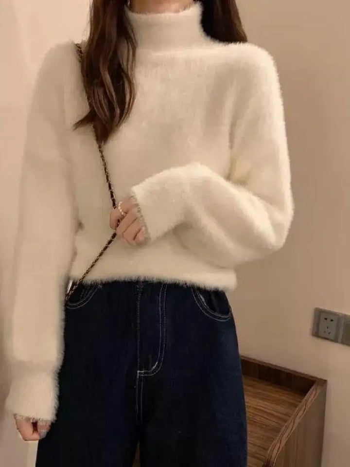 Luxurious Knit Turtleneck Sweater with Mink Wool Feel