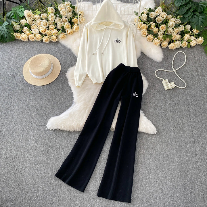 Fitted hooded sweatshirt and Sweatpants Set