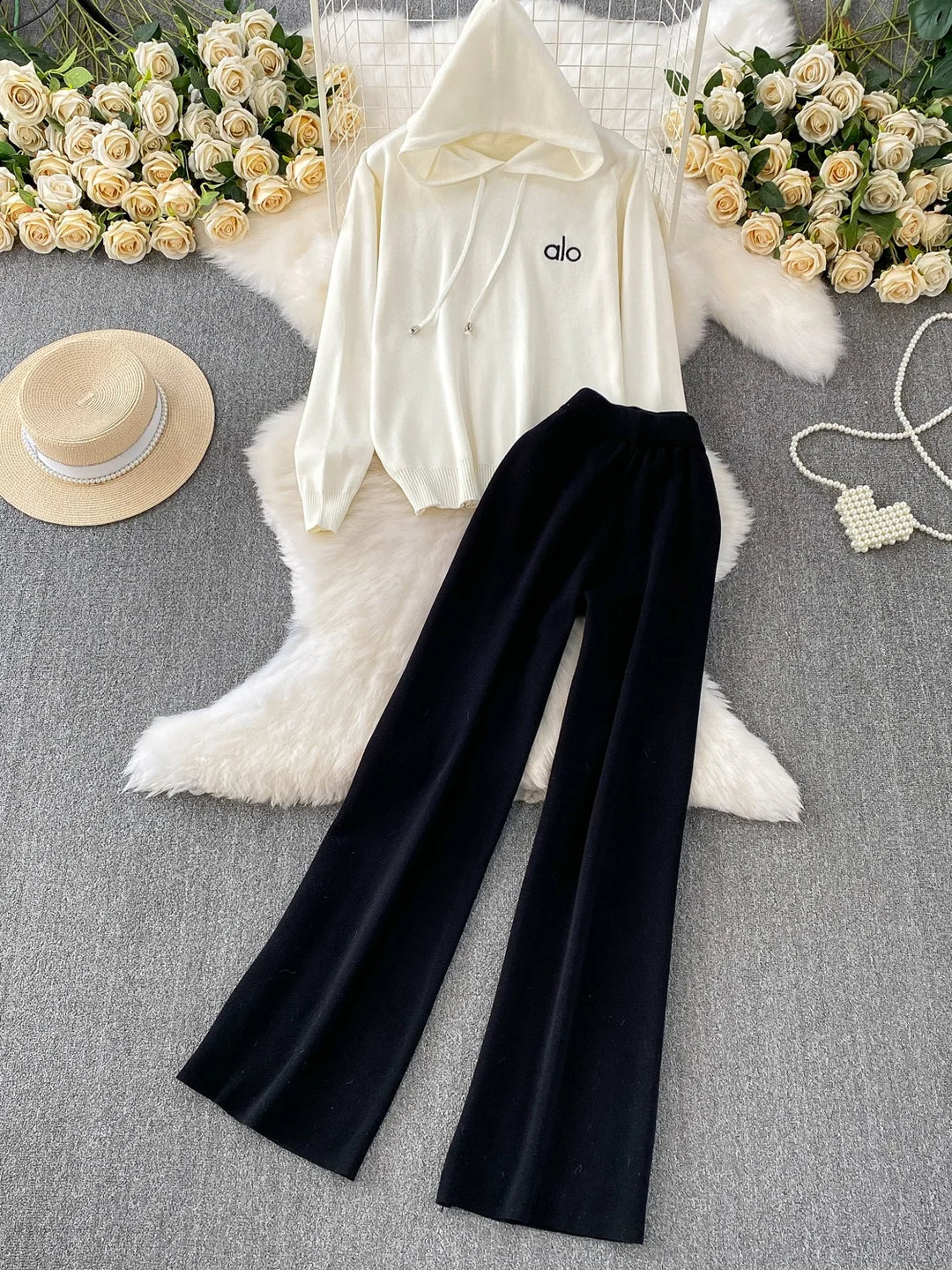 Fitted hooded sweatshirt and Sweatpants Set