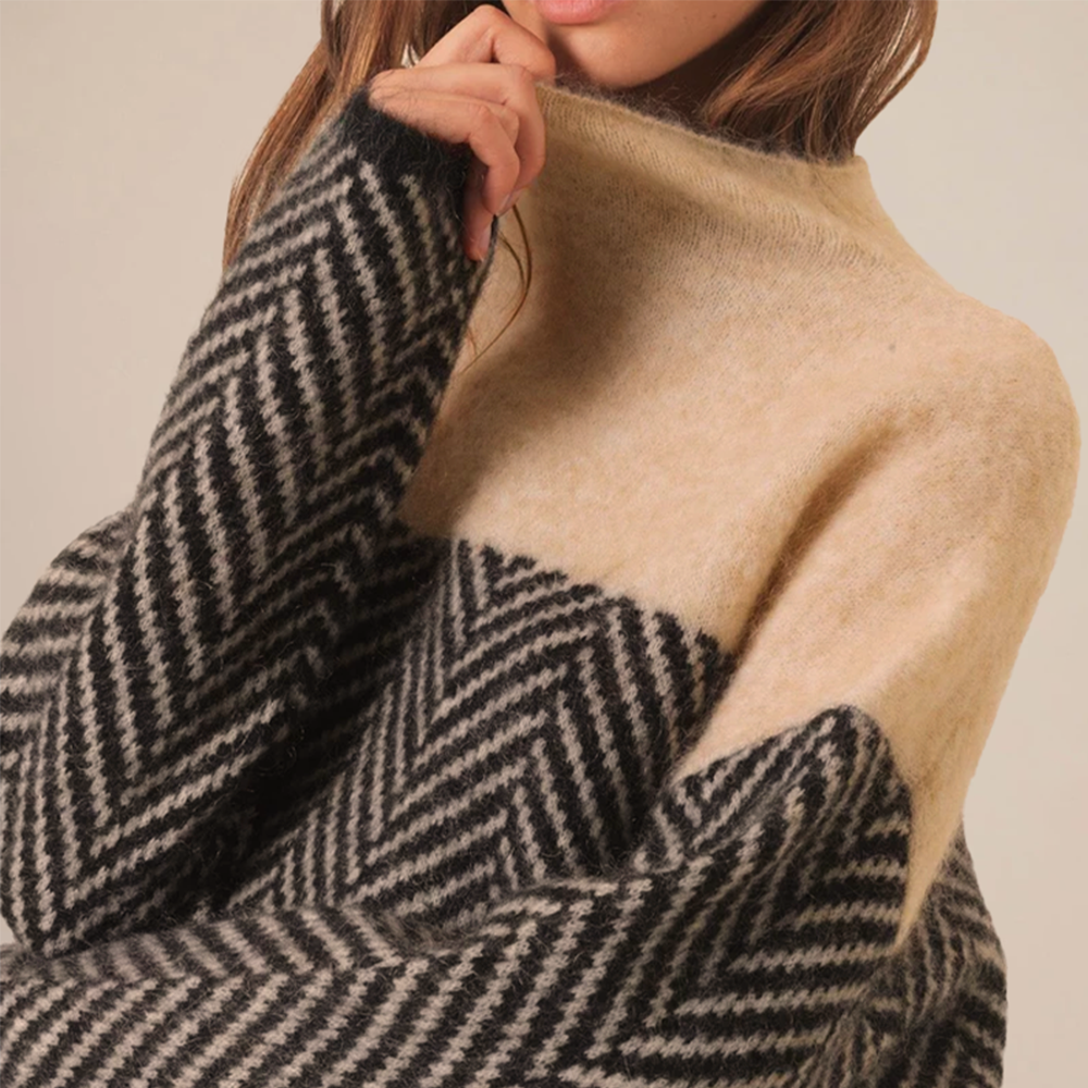 LUDA Luxurious Knit Turtleneck Sweater