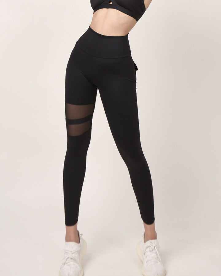 Distinctive Cut-Out Pocket Mesh Yoga Leggings with Scrunch Bum Design