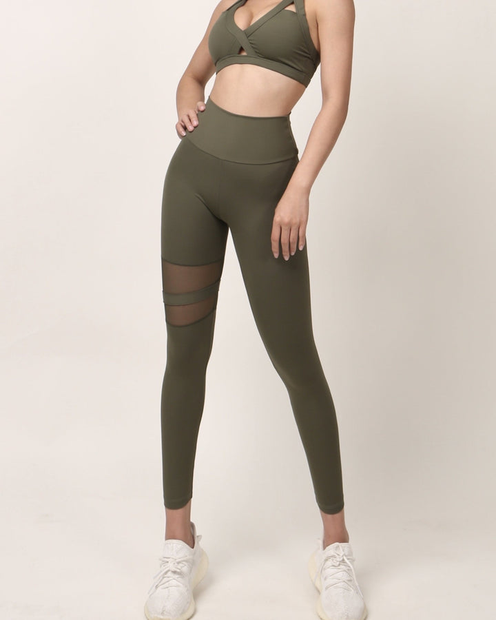Distinctive Cut-Out Pocket Mesh Yoga Leggings with Scrunch Bum Design